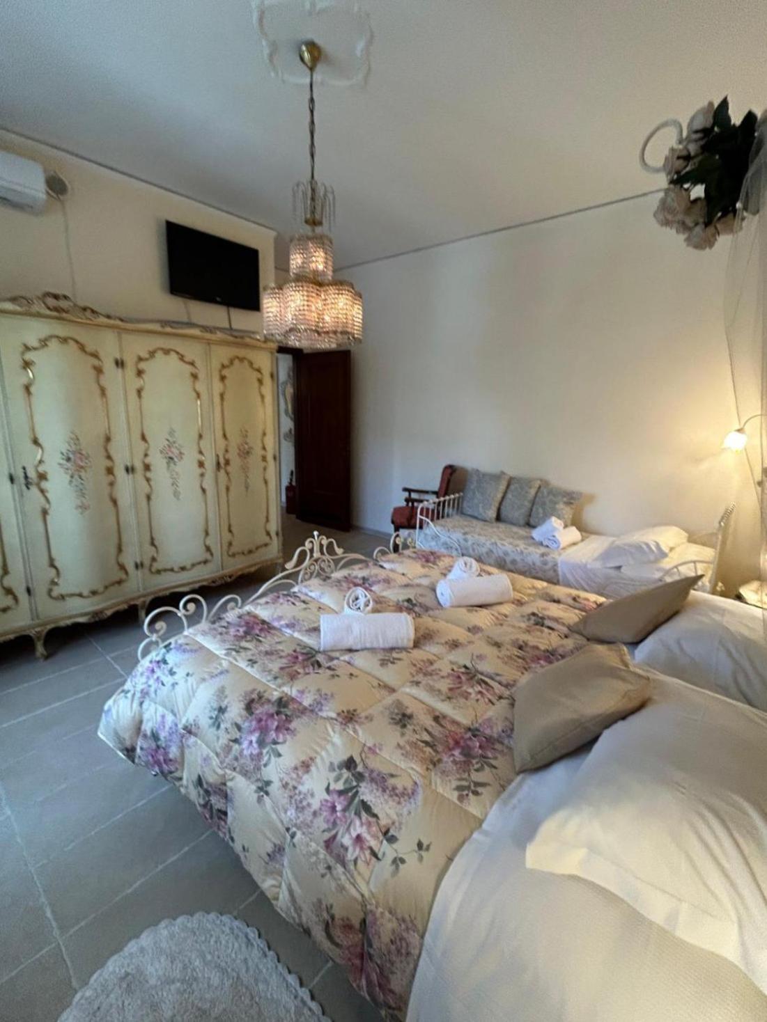 Venetian Style In Apartment
